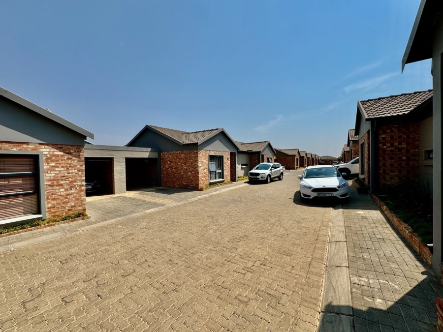 2 Bedroom Property for Sale in Van Der Hoff Park North West